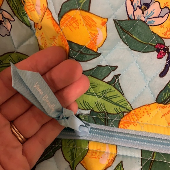 ‼️holiday sale-FIRM‼️ NWT vera bradley large travel duffel lemon grove - Picture 8 of 10